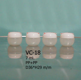 Plastic jar (Pot en plastique)