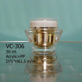 Plastic jar (Pot en plastique)