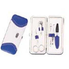 manicure set, pedicure set, clipper, nail file, scissors, tweezer,pusher, razor, (маникюрный набор, набор педикюра, Clipper, пилочка для ногтей, ножницы, пинцет, толкач, бритва)