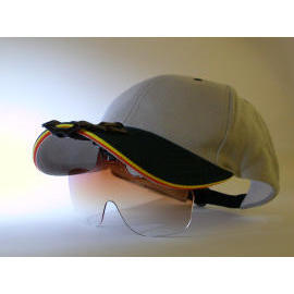 Cap-mounted adjustable visor for good vision (Cap-montés visière réglable à une bonne vision)