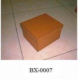 LEATHER STORAGE BOX (De rangement en cuir BOX)