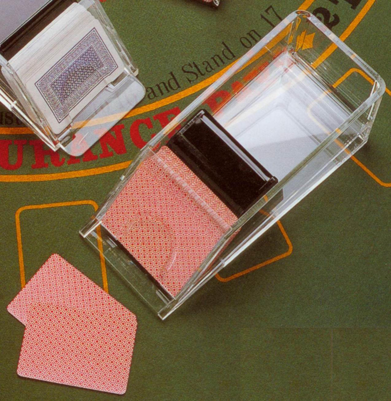acrylic dealer shoe for 4 / 6 decks of playing cards (Marchand de chaussures en acrylique pour 4 / 6 jeux de cartes à jouer)