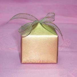 wedding favors, gift wrapping, gift package, (faveurs de mariage, un emballage cadeau, paquet cadeau,)