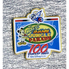 lapel pin (épinglette)