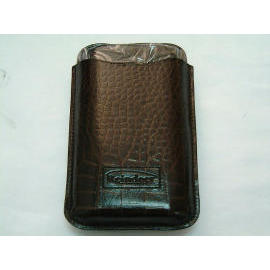 leather cases (étuis en cuir)