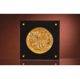 Extreme wealth and elegance-The gold-leaf round plate (L`extrême richesse et élégance l`or plaque ronde en feuilles)