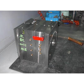 plastic injection mold (moule à injection plastique)