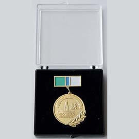Acrylic boxed medallion (Acrylique médaillon en boîte)