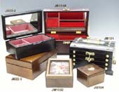 wooden jewelry box (Boîte à bijoux en bois)