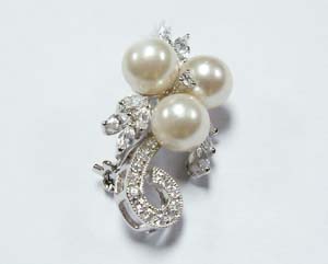 Brooches (Brooches)