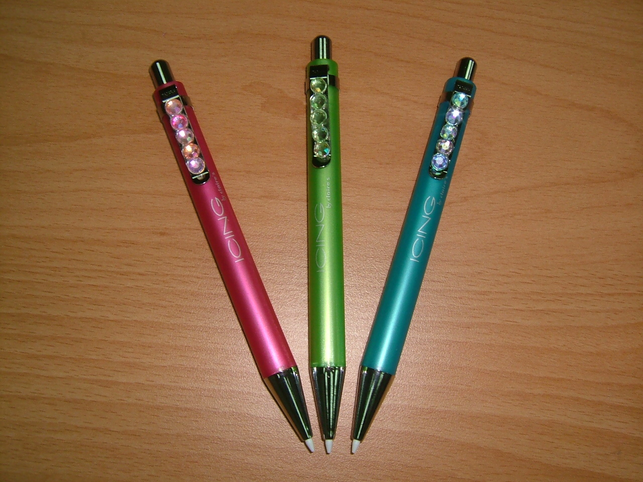 ball pen /gel pen /mechanical pencil (Stylo bille / Gel stylo / crayon mécanique)