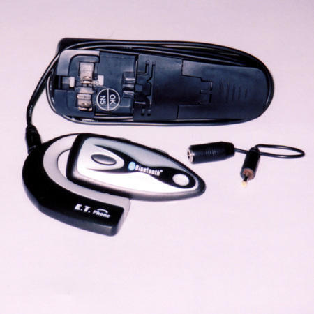 Four-in-One Charger and Bluetooth/Wireless Headset,cell phone part (Четыре-в-одном зарядном устройстве и Bluetooth / беспроводной гарнитуры, часть сотового телефона)