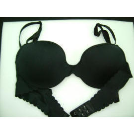 one set of brassiere (un ensemble de soutien-gorge)