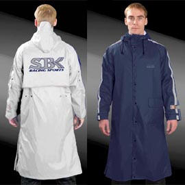 raincoat (imperméable)