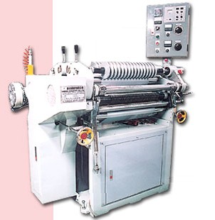 Electronic Packing Material Slitting and Rewinding Machine (Electronic Emballage Matériau refendage et rebobinage Machine)