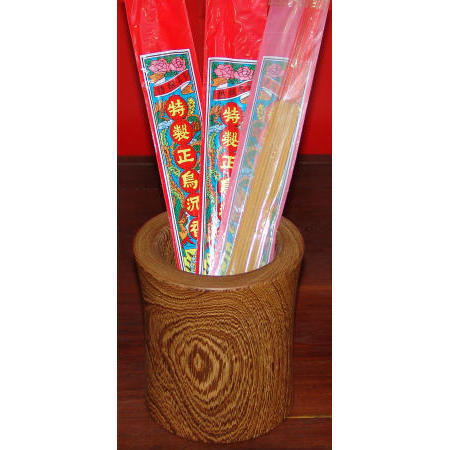 wood carving,joss stick tubular,penholder (sculpture sur bois, bâtons d`encens tubulaires, porte-plume)