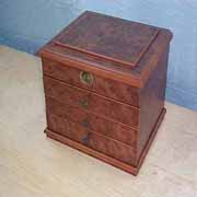 Wood jewelry box (Boîte à bijoux en bois)