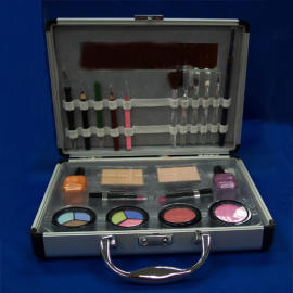 Party suitcase make-up kit (Partie valise trousse de maquillage)