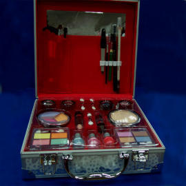 Party Suitcase Make-up Kit (Партия Чемодан Make-Up Kit)