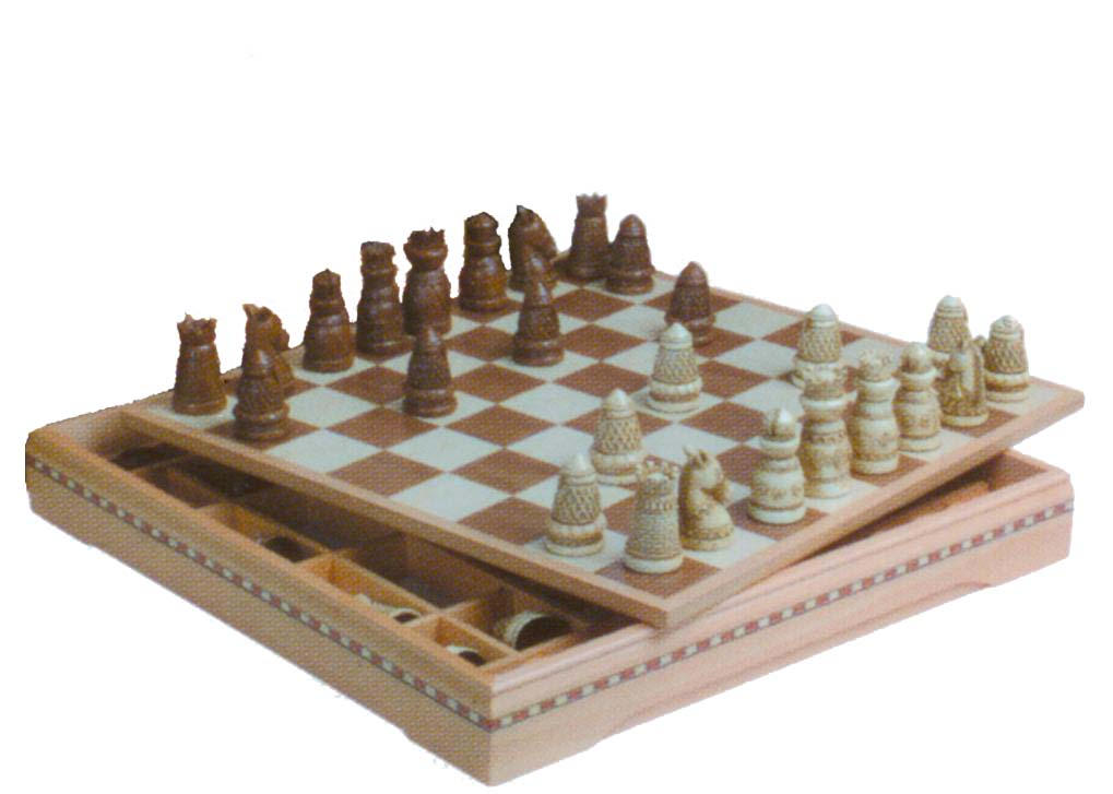 Medieval wooden chess/checker set (Medieval d`échecs en bois / set Checker)