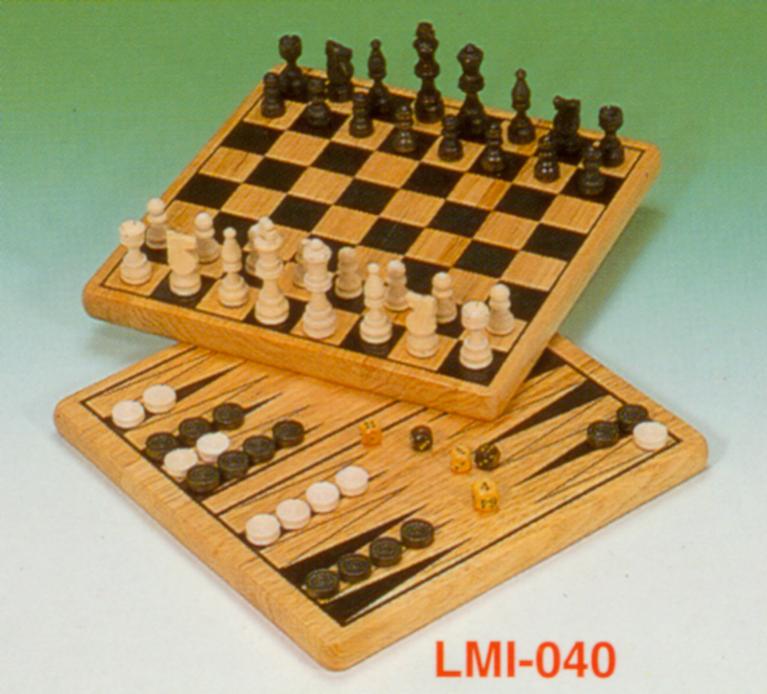2-in-1 wooden chess/backgammon set (2-in-1 d`échecs en bois / jeu de backgammon)
