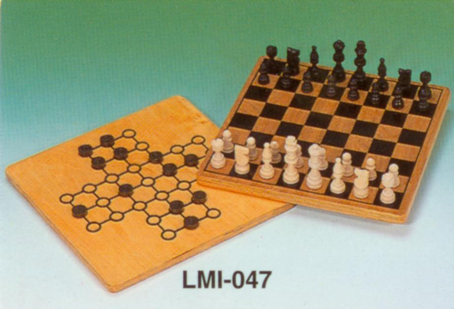 2-in-1 wooden chess/solitaire set (2-en-échecs en bois 1 / solitaire fixés)