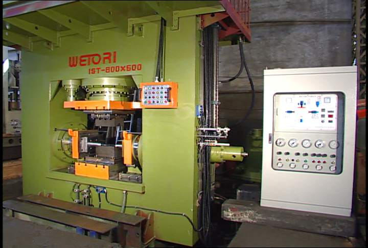 Tee forming machine