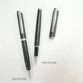 Leather pen (Cuir plume)