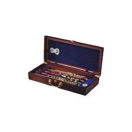 Auto dehumidifying case for flute