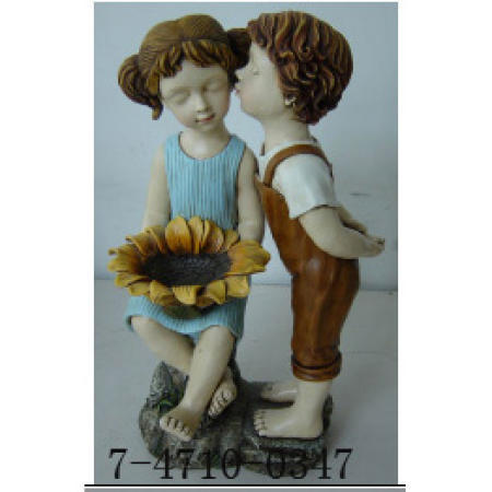 BOY KISSING GIRL W/SUN FLOWER