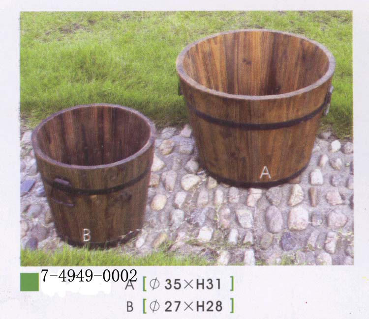 WOODEN BARREL PLANTERS (Tonneau en bois PLANTERS)