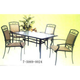 ALUMINUM TABLE AND TABLE (ALUMINIUM DE TABLE ET TABLE)