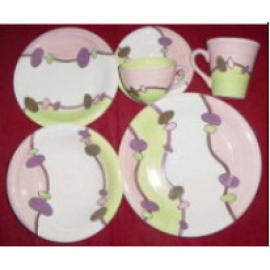 EARTHENWARE DINNER SET (FAÏENCE DINNER SET)