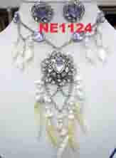 necklace (necklace)