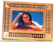 CYPRESS WOOD PHOTO FRAME (CYPRESS BOIS CADRE PHOTO)