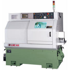 CNC Automatic Lathe, CNC Automatic Turning Center, Gang tooling and Mitsubishi C (Automatische CNC-Drehmaschine, CNC-Automatendrehen Center, Gang Werkzeug-und Mit)
