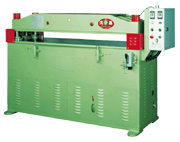 4-COUMN HYDRAULIC HIGH SPEED CUTTING MACHINE (4-COUMN HYDRAULIC HIGH SPEED CUTTING MACHINE)