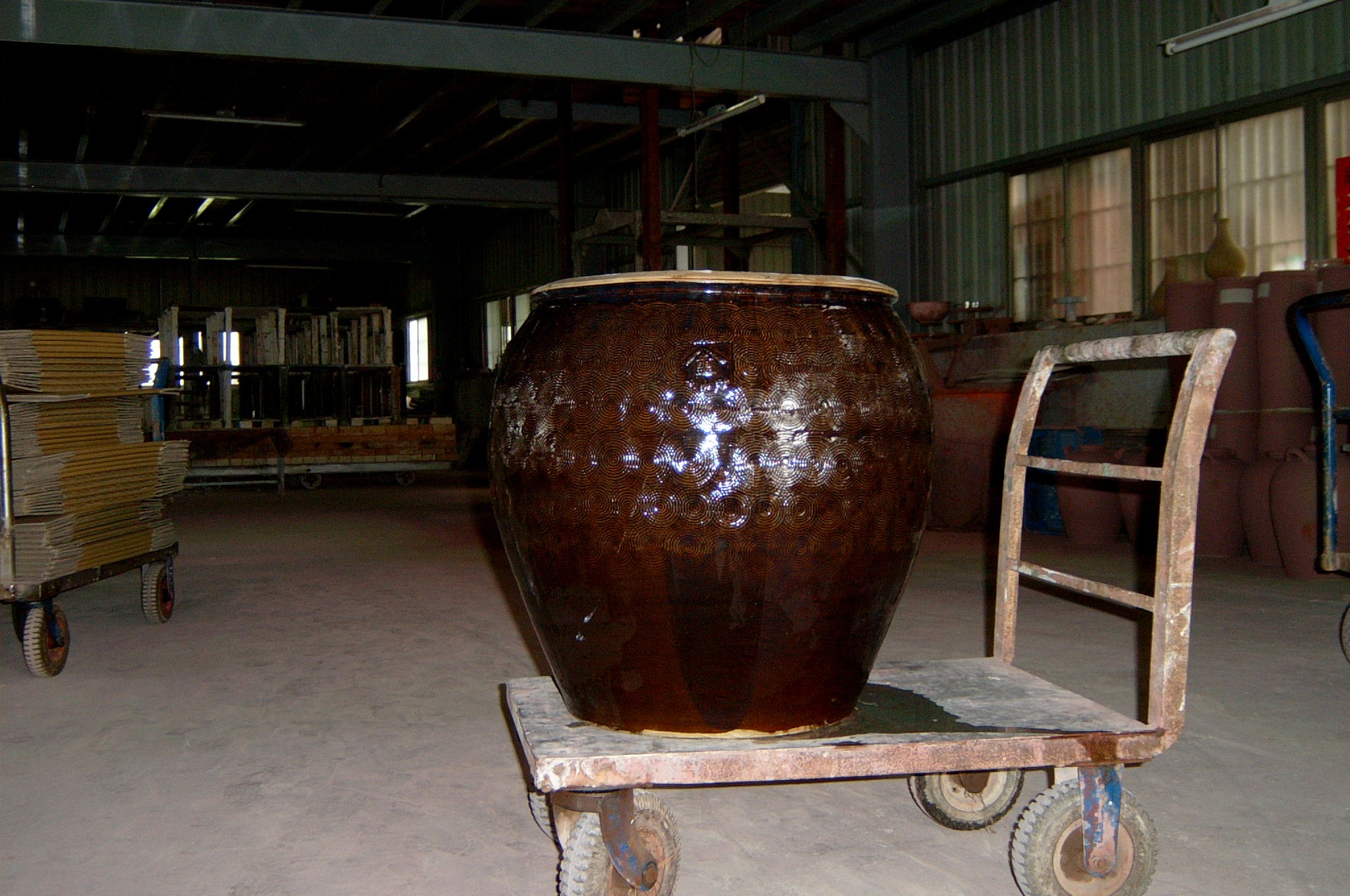 VARNISH VASE