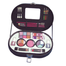 PARTY SUITCASE MAKE-UP KIT (GROUPE DE VALISE trousse de maquillage)
