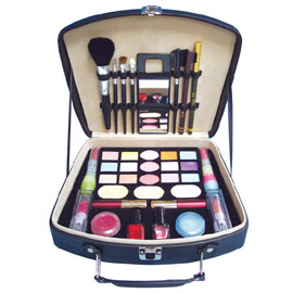 PARTY SUITCASE MAKE-UP KIT (GROUPE DE VALISE trousse de maquillage)