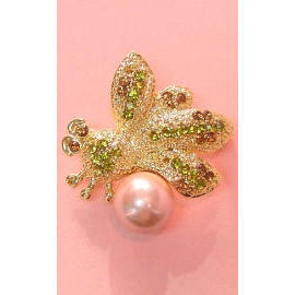 BROOCH