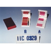 eye shadow or lip gloss w/applicator (Lidschatten oder Lippenstift w / Applikator)