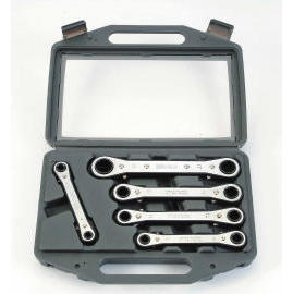 RATCHET WRENCH SET (CLE A CLIQUET SET)