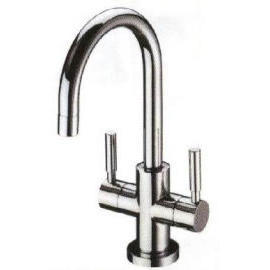BRASS C.P. FAUCET WITH TWIN STICK BRASS HANDLE & ARCH SPOUT (BRASS č.p. ROBINET AVEC DOUBLE STICK poignée de cuivre & ARCH BEC)