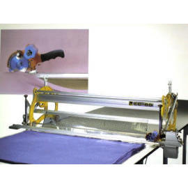 Cloth spreading machine with cordless cutter