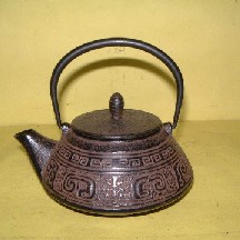 CAST IRON TEAPOT (GUSSEISEN TEEKANNE)