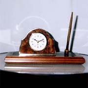 Quartz Metal Alarm Clock W/ Wooden Pen Stand (Quartz Metal Alarm Clock W/ Wooden Pen Stand)