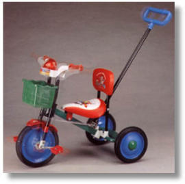 child tricycle, child trike, baby crib, toy ship. (enfant tricycle, tricycle enfant, lit bébé, bateau jouet.)