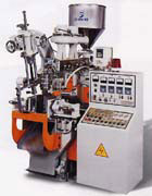 Plastic blow molding machine