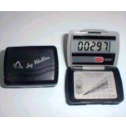 Clip-type step pedometer with cover